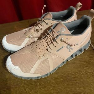 On Cloud womens shoes size 10.5